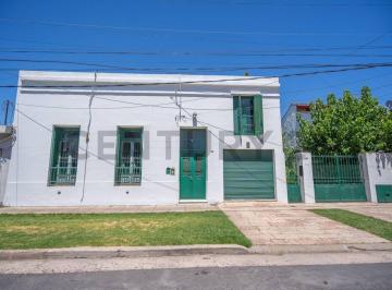 Casa · 282m² · 4 Cocheras · Propiedad Comercial / Institucional en Venta en Muñiz