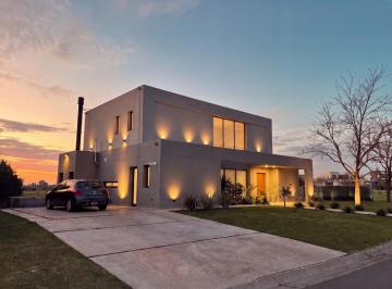 Casa de 6 ambientes, Escobar · Casa San Sebastián Area 1 Venta Dueño Directo Fondo Verde 6 Amb