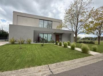 Casa de 6 ambientes, Escobar · Casa San Sebastián Area 1 Venta Dueño Directo Fondo Verde 6 Amb
