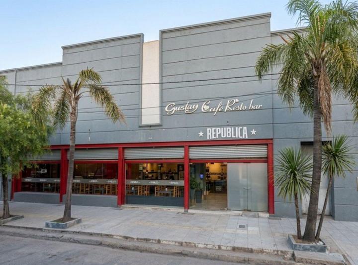 Local comercial · 1040m²