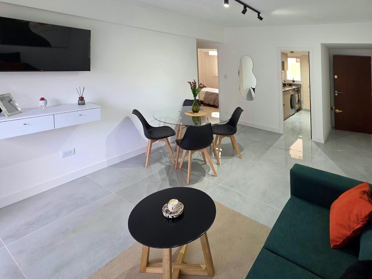 Departamento de 3 ambientes con cochera fija