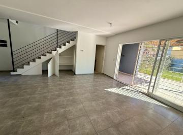 Casa · 203m² · 4 Ambientes · 2 Cocheras · Duplex Amplio, Luminoso y Super Completo!
