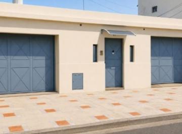 Casa · 350m² · 6 Ambientes · 2 Cocheras · Venta de Casa de 6 Ambientes Mutifamiliar