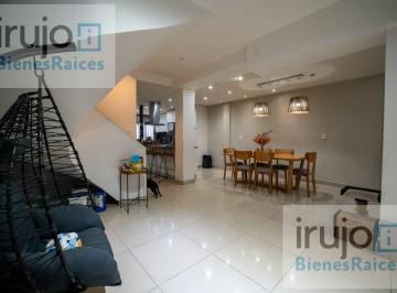 Casa · 175m² · 5 Ambientes · Casa en Venta de 6 Ambientes en Parque Avellaneda