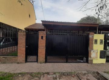 Casa · 65m² · 3 Ambientes · 1 Cochera · Casa en Alquiler