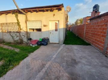 Casa · 80m² · 4 Ambientes · 1 Cochera · Venta Casa 4 Ambientes C/ Parrilla y Pileta - Jose C Paz