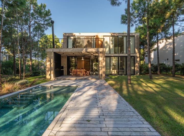 Casa · 1000m² · 5 Ambientes · 2 Cocheras