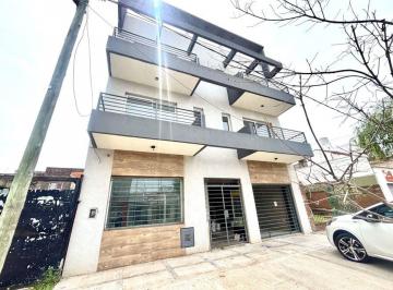 Departamento de 3 ambientes, Lomas de Zamora · Departamento Tipo Casa 3 Ambientes con Cochera y Patio