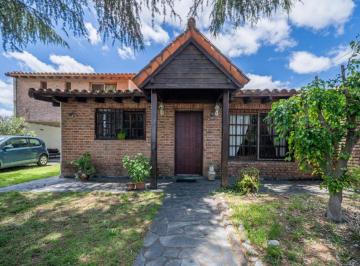 Casa de 5 ambientes, Ezeiza · Casa de 350 m² con 4 Dorm. en Venta en Barrio Uno