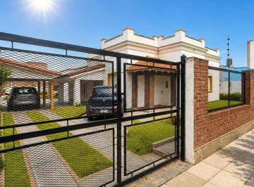 Casa · 180m² · 4 Ambientes · 2 Cocheras · Casa en Venta Boulogne de 598 m² Lote