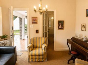 Casa · 220m² · 4 Ambientes · 2 Cocheras · Casa en Venta Boulogne de 598 m² Lote