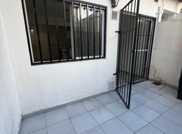 PH de 1 ambiente, Tres de Febrero · PH Monoambiente en Alquiler con Patio – Santos Lugares