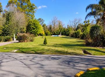 Terreno , Berazategui · Hermoso Lote 32 m de Frente 1600 Mt Aprox. con Vista Al Bosque de Araucarias