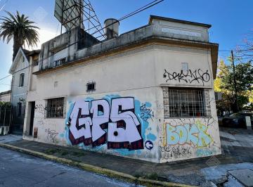 Casa · 131m² · 4 Ambientes · 1 Cochera · Casa a Pocos m de La Avda y del Centro Comercial - Vta Directa - Apto Crédito!