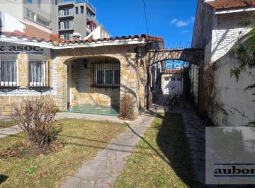 Casa · 200m² · 4 Ambientes · 3 Cocheras · Casa en Bernal