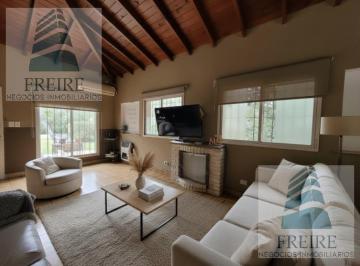 Casa · 160m² · 4 Ambientes · 1 Cochera · Venta Casa 4 Dorm. en Barrio Los Mirasoles - Pilar Km 50