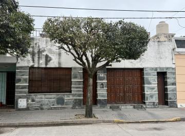 Casa · 223m² · 3 Dormitorios · 1 Cochera · Venta Casa Colon 3 Dorm. con Depto 2 Dorm.