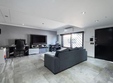 Casa · 130m² · 4 Ambientes · 1 Cochera · En Venta Casa 4 Ambientes en Villa Pueyrredón