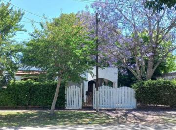 Casa de 5 ambientes, Berazategui · Casona Estilo Colonial con Terreno de 1000 m²