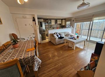 Departamento · 43m² · 2 Ambientes · 1 Cochera · Venta 2 Ambientes con Gran Balcón, Parrilla Propia y Cochera
