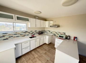 Casa · 204m² · 4 Ambientes · 1 Cochera · Casa de Lujo en Barrio Privado de Arroyo de Los Patos