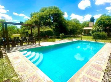 Casa · 175m² · 2 Dormitorios · 2 Cocheras · Vende Casa 2 Dorm. y Dos Cabañas en San Javier - La Paz Apto Credito