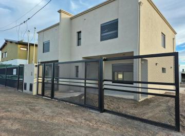Casa de 5 ambientes, Bahía Blanca · Dúplex de Calidad en Altos del Pinar (3 Dorm. + 3 Baños)