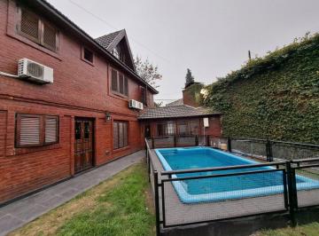 Casa · 220m² · 5 Ambientes · 1 Cochera · Casa en Venta en Burzaco
