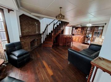 Casa · 220m² · 5 Ambientes · 1 Cochera · Casa en Venta en Burzaco