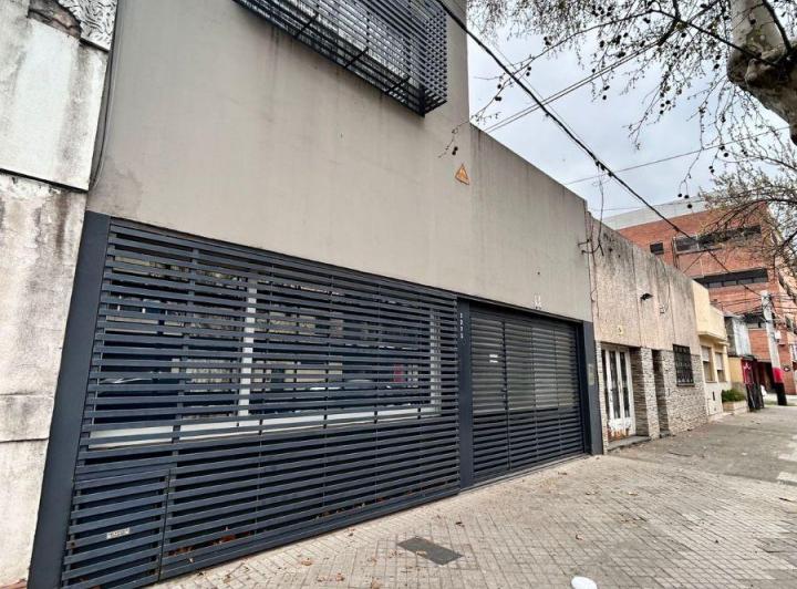 Casa · 200m² · 6 Ambientes · 1 Cochera