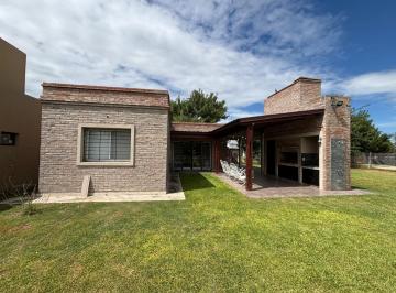 Casa · 507m² · 2 Dormitorios · Venta Casa Barrio Las Tardes, Roldan.