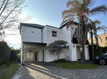 Casa · 187m² · 5 Ambientes · 4 Cocheras · Casa en Alamo Alto Venta