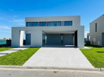 Casa · 282m² · 7 Ambientes · 4 Cocheras · Casa en Puertos del Lago - Nativas