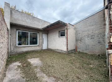 Casa · 325m² · 3 Ambientes · 1 Cochera · Casa en Esperanza - Guemes Al 1100