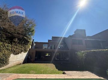 Casa · 173m² · 5 Ambientes · Venta de Casa en San Isidro con Jardin y Pileta