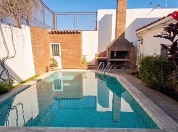 Casa · 272m² · 4 Dormitorios · 2 Cocheras · Casa en Venta Cofico 4 Dorm. y Piscina.