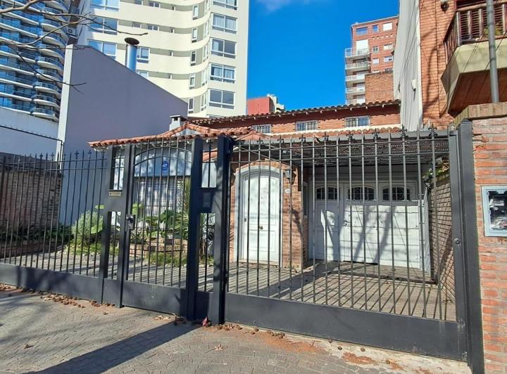 Casa · 202m² · 5 Ambientes · 2 Cocheras