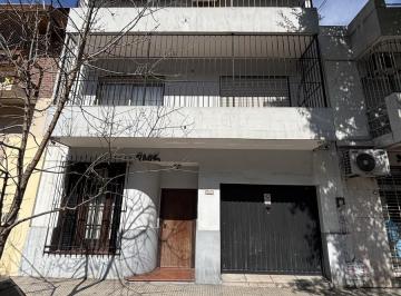 Casa · 254m² · 5 Ambientes · 1 Cochera · Casa en Almagro