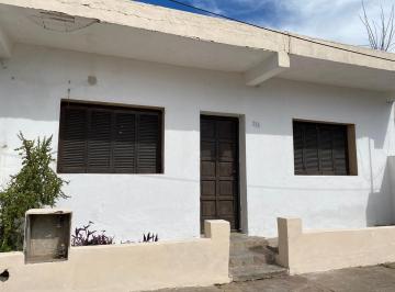 Casa · 80m² · 3 Ambientes · Alquiler de Casa de 2 Dorm.