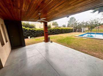 Casa · 50m² · 3 Ambientes · Casa con Piscina Frente a Plaza