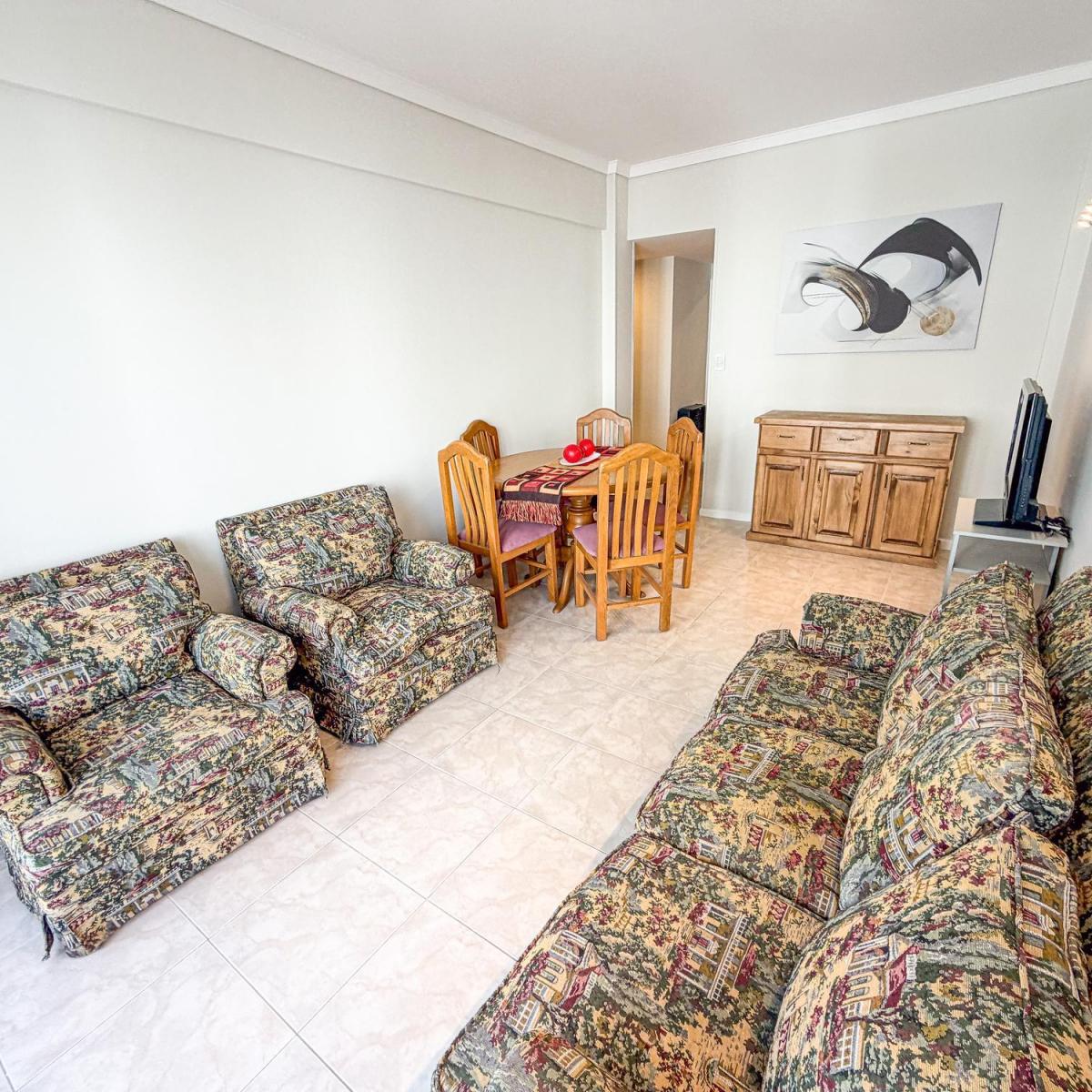 Departamento de 2 ambientes a la calle con dependencia — Centro