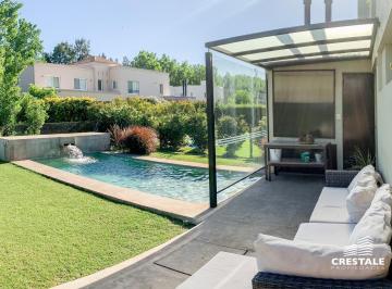 Casa · 180m² · 5 Ambientes · 1 Cochera · Venta - Casa 3 Dorm. en Barrio Cerrado - Pasos del Jockey, Fisherton, Rosario.