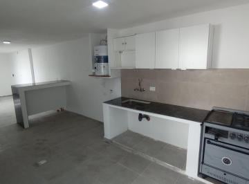 Casa · 90m² · 5 Ambientes · 1 Cochera · Altmir - Casa en Alquiler 2 Dormitorio + Cochera