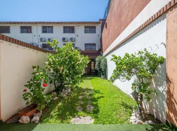 Casa · 141m² · 5 Ambientes · 2 Cocheras · Venta Casa Triplex 5amb + 2coch + Jardín - V. Urquiza