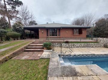 Casa · 809m² · 4 Dormitorios · Exclusiva Casa en Villa Carlos Paz de 4 Dor. C/ Cochera y Pileta!