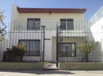 Oficina comercial · 8 Ambientes · Casa Ideal Para Oficinas, Consultorios o Institutos! - Neuquén (5 Privados, 3 Baños)