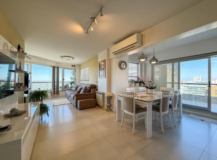 Departamento · 94m² · 4 Ambientes · 1 Cochera