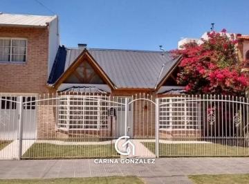 Casa · 350m² · 5 Ambientes · 3 Cocheras · Casa en Cipolletti