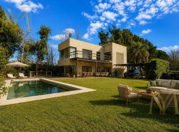 Casa · 226m² · 5 Ambientes · 1 Cochera · Casa en Haras del Sol