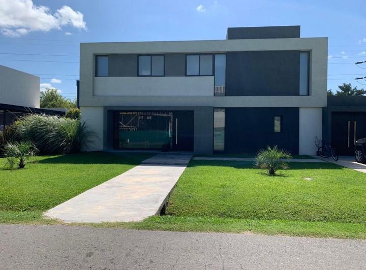 Casa · 280m² · 5 Ambientes · 1 Cochera